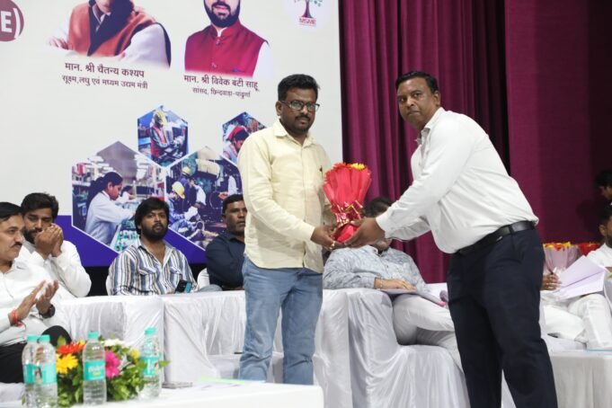 कलेक्टर श्री सिंह के भरोसे पर खरे उतरे सरकारी स्कूलों के शिक्षक और विद्यार्थी