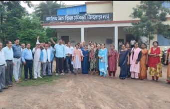 इ अटेंडेंस का विरोध एवं द्वितीय क्रमोन्नति एरियर्स एवं वेतन निर्धारण के लिए मुख्यमंत्री के नाम ज्ञापन