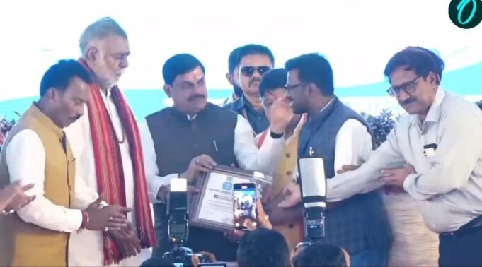 आयुक्त एवं महापौर का सीएम डॉ. मोहन यादव ने किया सम्मानसंवेदनशील कलेक्टर शीलेंद्र सिंह के सतत मार्गदर्शन का परिणाम