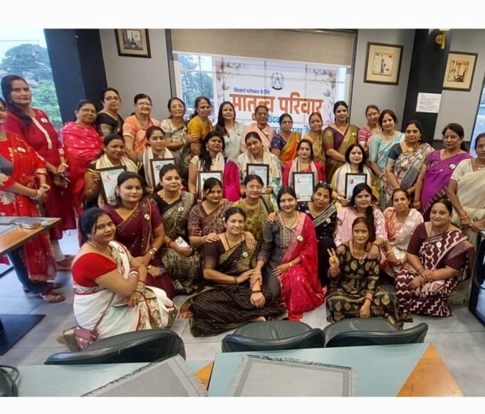 मातृत्व संगठन संस्था ने किया डाक्टरों का सम्मान