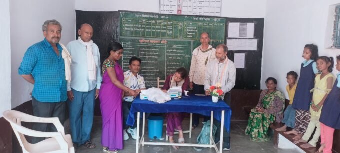 जनशिक्षक की सक्रियता से अस्वस्थ बच्चों का हुआ उपचार