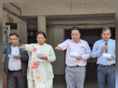 जिला निर्वाचन अधिकारी श्री नारायन ने कलेक्टर कार्यालय में दिलाई मतदाता शपथ