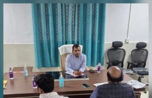 छिन्दवाड़ा जिला चिकित्सालय व मेडिकल कॉलेज में बेहतर आपसी समन्वय एवं सुविधाओं के विस्तार को लेकर कलेक्टर श्री नारायन ने ली महत्वपूर्ण बैठक